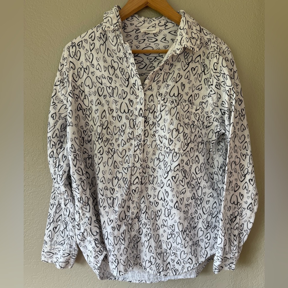 beachlunchlounge White Shirt with Black Heart Doodle Print